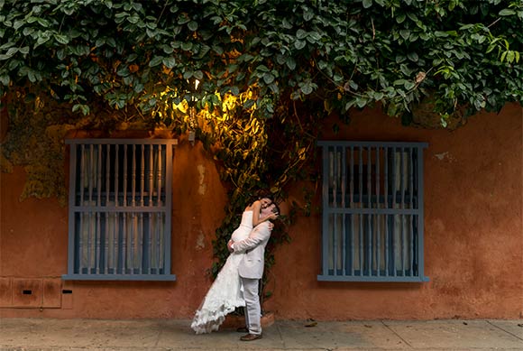 Cartagena Wedding posted on Hand-Painted Weddings. Photo credit: Pedraza Producciones