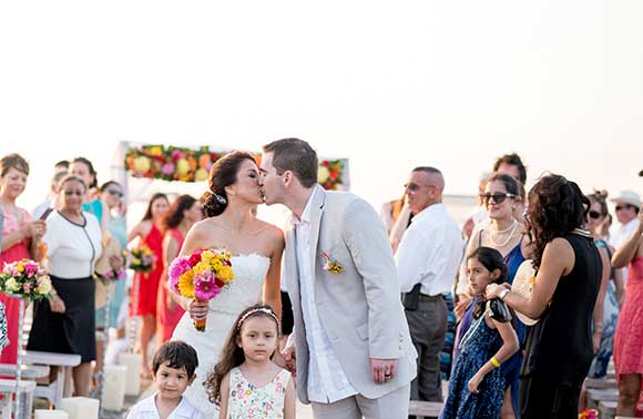 Cartagena Wedding posted on Hand-Painted Weddings. Photo credit: Pedraza Producciones