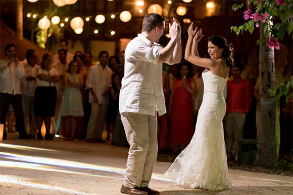 Cartagena Wedding posted on Hand-Painted Weddings. Photo credit: Pedraza Producciones