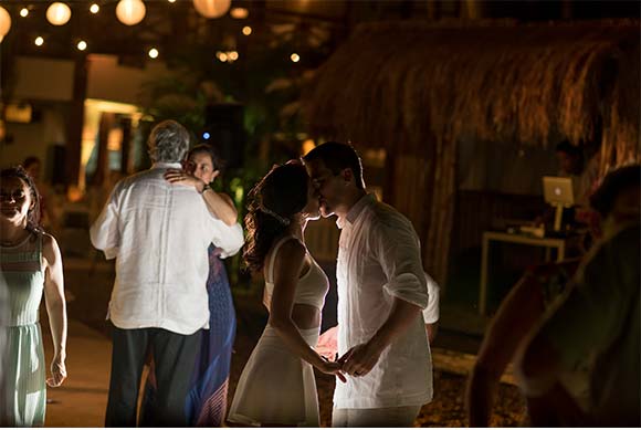 Cartagena Wedding posted on Hand-Painted Weddings. Photo credit: Pedraza Producciones